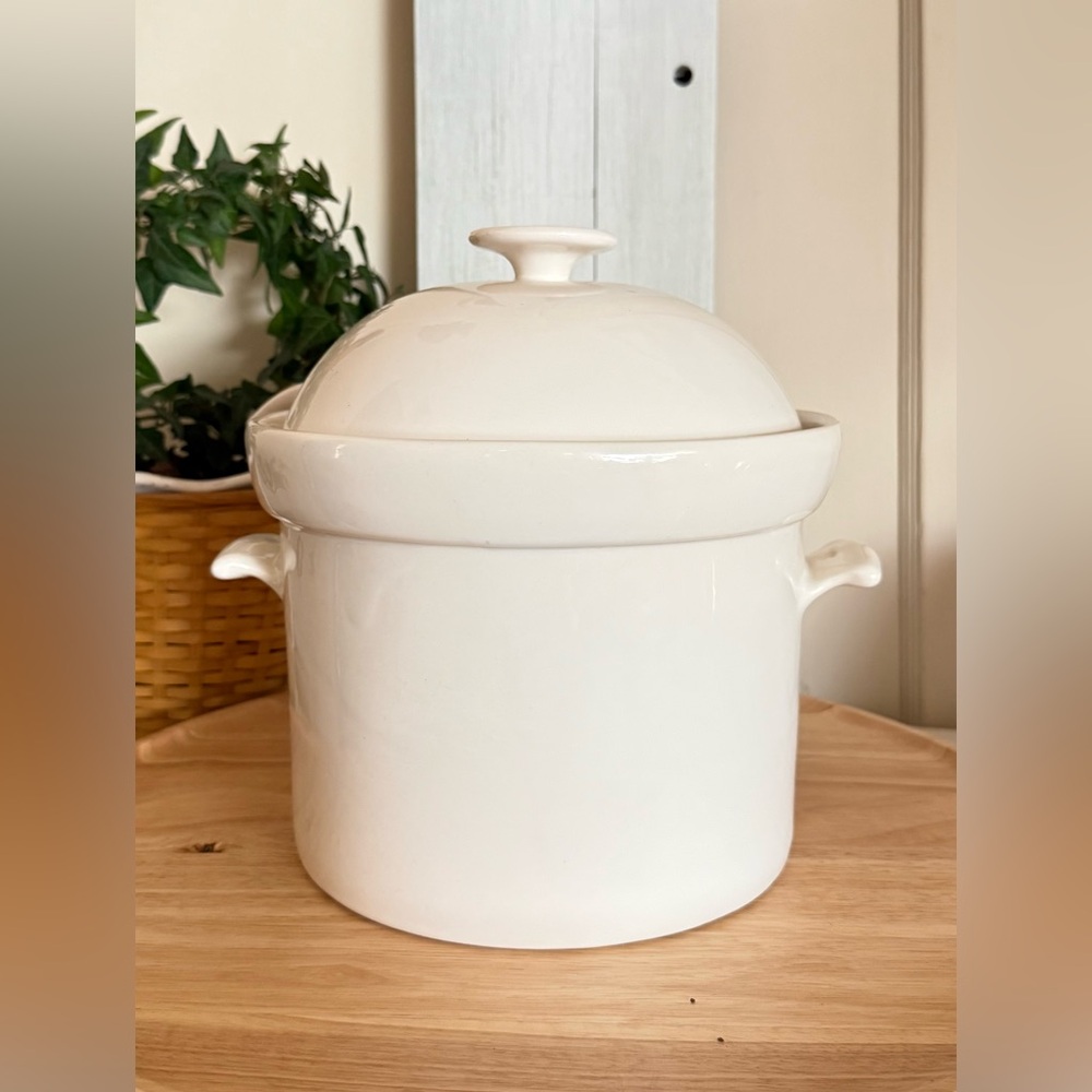 Vintage Ironstone Covered Soup Tureen, 1 gallon, with Ladle, Ivory - Picture 6 of 13